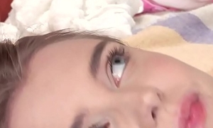 Teen babe fucking on the day-bed